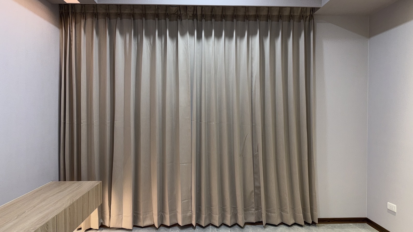 Elegant integration of decorative materials